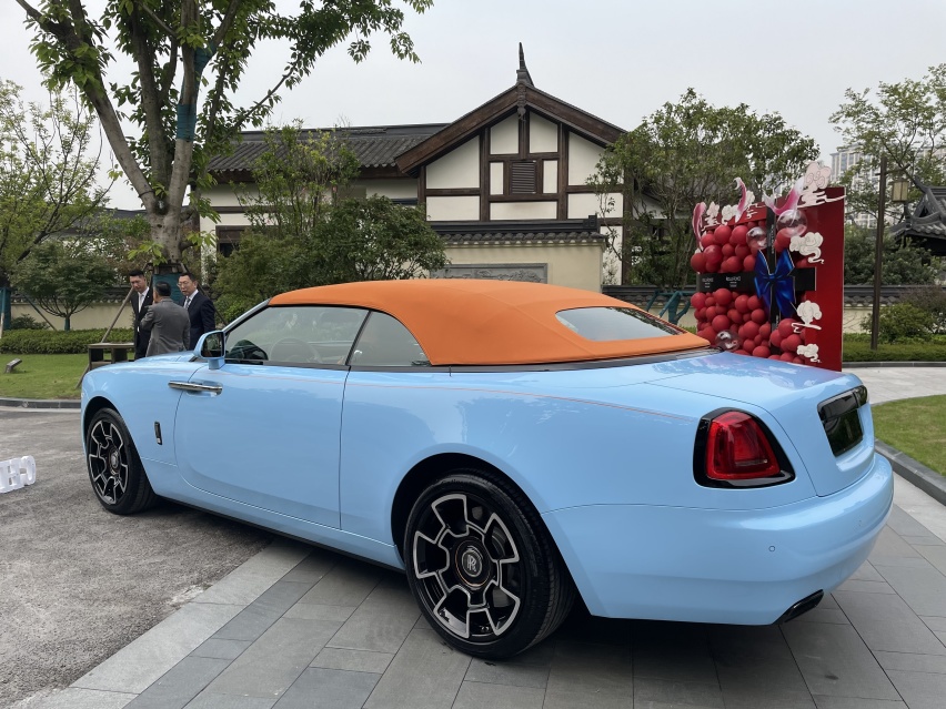 灵魂提问：几年内连买4辆劳斯莱斯是什么体验？