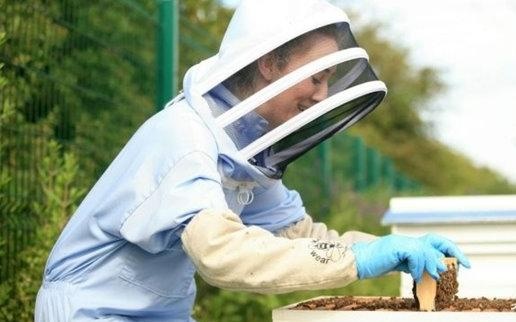 不务正业的劳斯莱斯、保时捷、宾利都搞在这个副业，有钱买不到