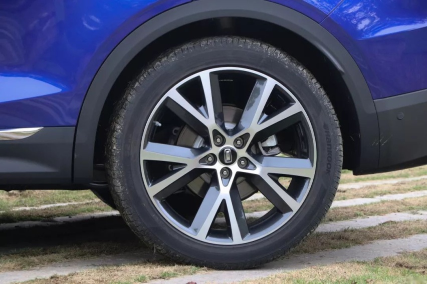 10余万买一台2.0T的中型SUV，奔腾T99只是虚有其表？