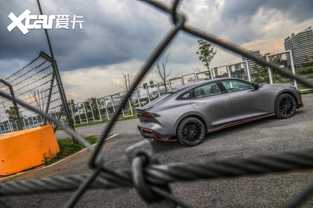 谁才是年轻人的第一辆运动型车 长安UNI-V VS东风本田思域
