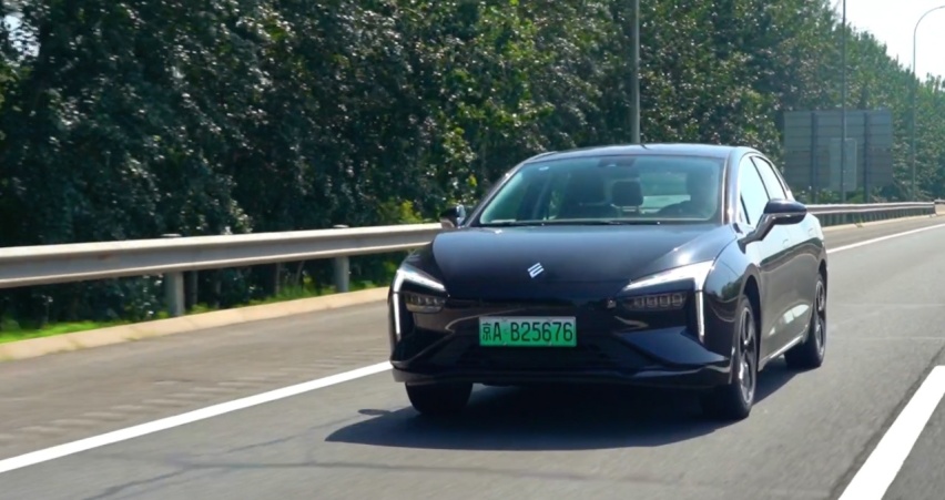 体验史上最便宜四驱合资纯电轿车，20万元内加速无敌！