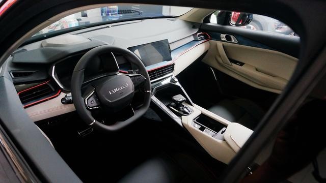 售价14.46万的高端小SUV,到底值不值?领克06实拍
