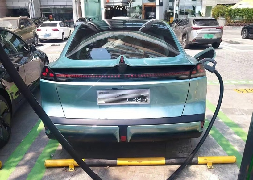 长安深蓝C385实车现身，配无框车门+电动尾翼，续航700km？