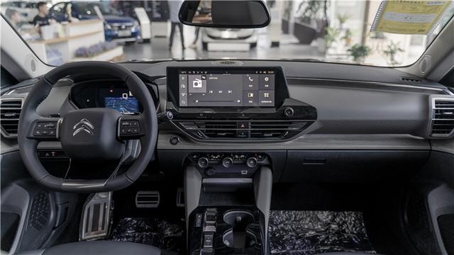 探店凡尔赛C5 X：预售14.37万起，一台设计惊艳的车