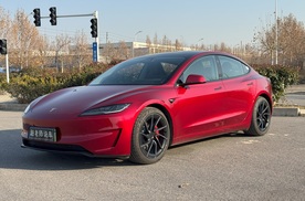 特斯拉Model3高性能版比普通Model3贵10万，都有哪些差异？