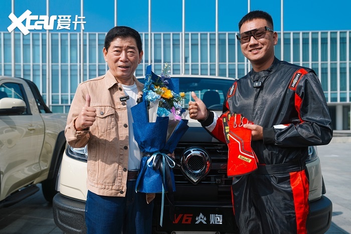 从“交车”到“交底”：魏建军为V6火炮首批车主交车