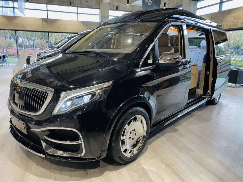 奔驰迈巴赫VS680高顶商务车