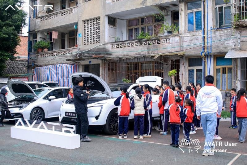 新势力都在忙着内卷，这个品牌却通过公益把路越走越宽？