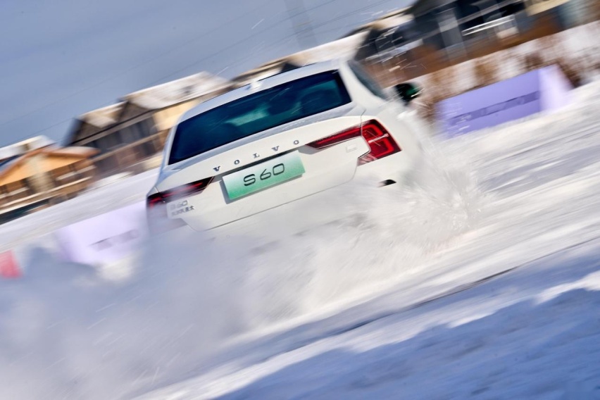 不怕冻的电四驱车！冰雪试驾沃尔沃S60，冰面上怎么玩?