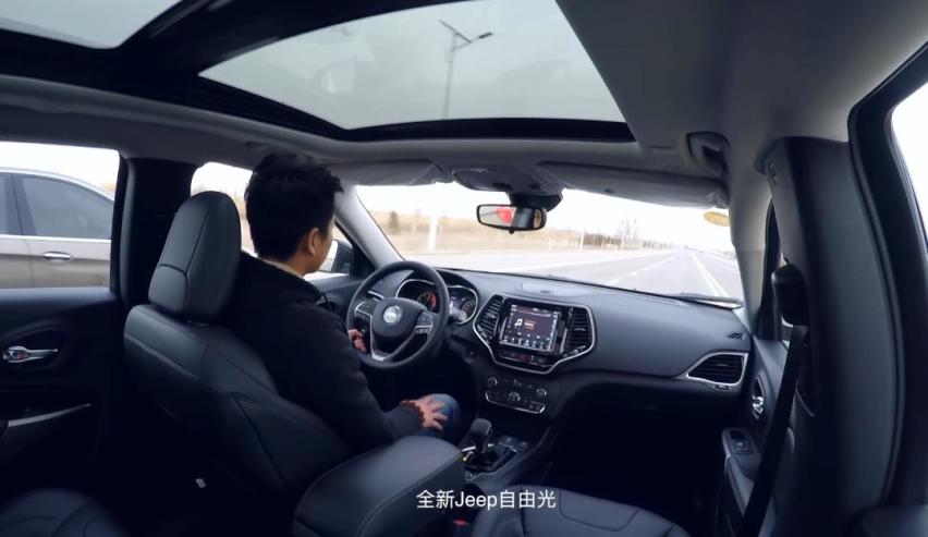 Jeep自由光挑战腾格里沙漠天坑，是成功还是被涮锅？