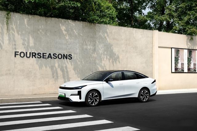 比秦PLUS更大，12.8万元起，吉利银河L6开启预售