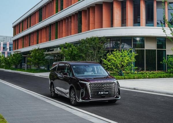 想要豪华中大型MPV，预算不够腾势D9？30万顶流大家9超混来了