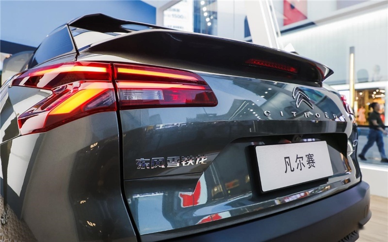 静态实拍凡尔赛C5 X，一种轿车+SUV+旅行车的新品类？