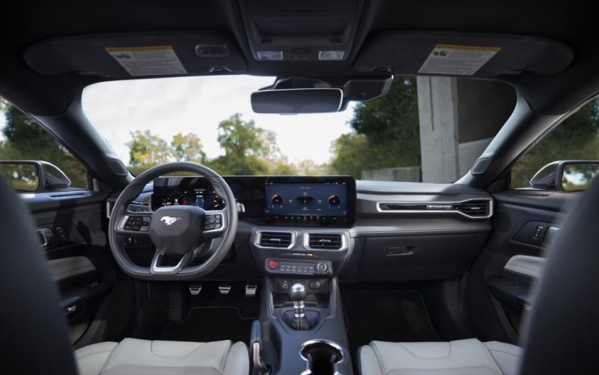 最后一代V8发动机车型，内饰增加数字化装扮，全新福特Mustang