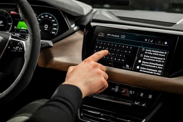 续航488km，奥迪首款电动性能车e-tron GT首秀