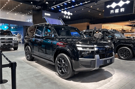 方程豹钛7成都车展亮相：智能座舱+大空间