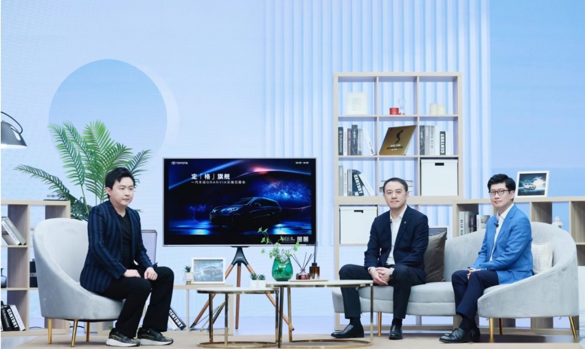 塞纳兄弟车型亮相，一汽丰田全新高端旗舰MPV定名“格瑞维亚”