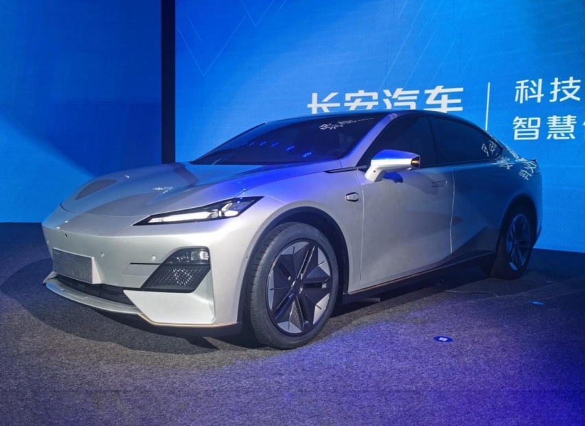 15.28万，续航1200km，长安深蓝C385性价比完胜“蔚小理”