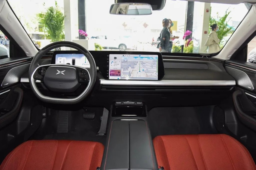 最高续航超600km，小鹏汽车P7和特斯拉Model 3谁