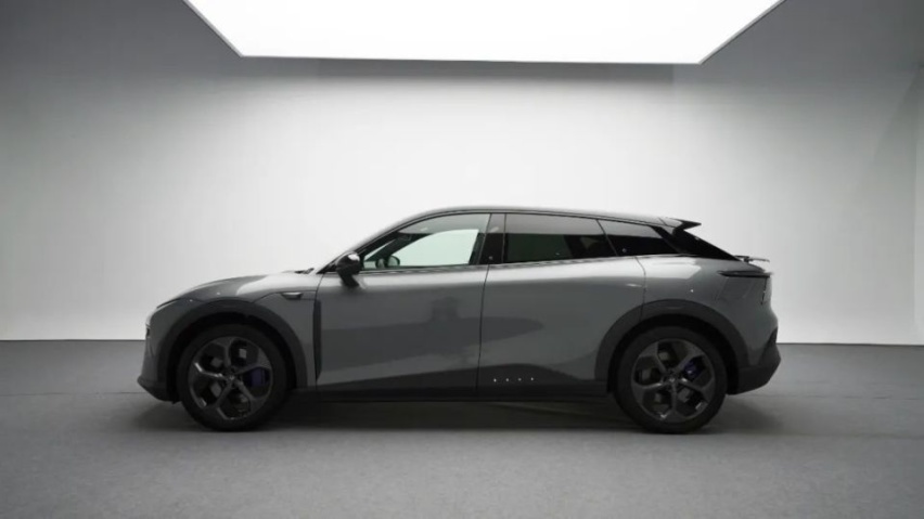 直降3万，比Model Y更大的极越01卖得什么药？