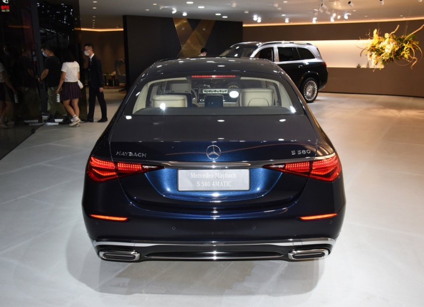 售价高达238.80万元的奔驰旗舰轿车，比宾利飞驰更值得拥有？