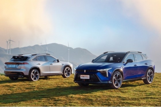 一汽首款自主轿跑SUV，2.0T只需10.99万，奔腾B70S上市