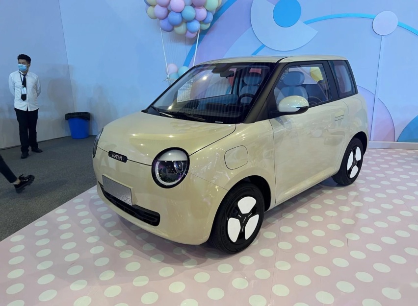 微型电动车破局者 长安LUMIN内饰图曝光 人机交互+580L后备箱