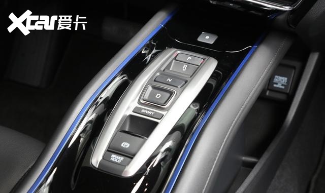 综合续航401km，标配17寸轮毂和按键换挡，缤智纯电版
