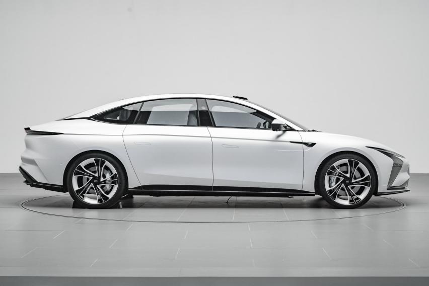 纯电动豪华车，智己L7实车，风阻0.21Cd，3.9秒破百