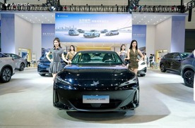 价格实惠给的还多，11万级超值纯电轿跑，只有极狐新阿尔法S5