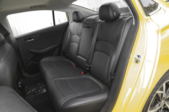 荣威i5限时优惠价4.99万元起，1.5L动力，定位紧凑型轿车