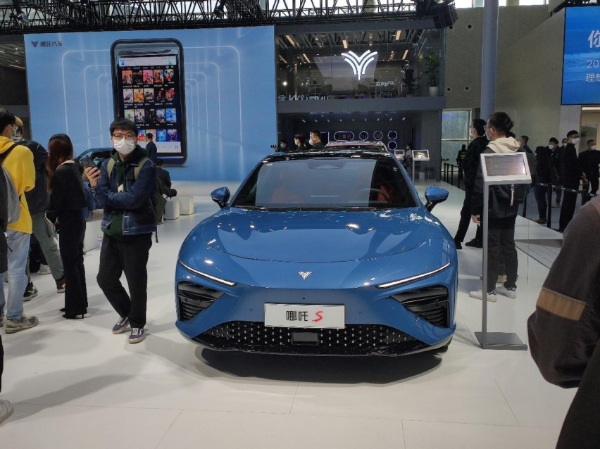 智驾长续航高颜哪吒S，就问小鹏、威马慌不慌？