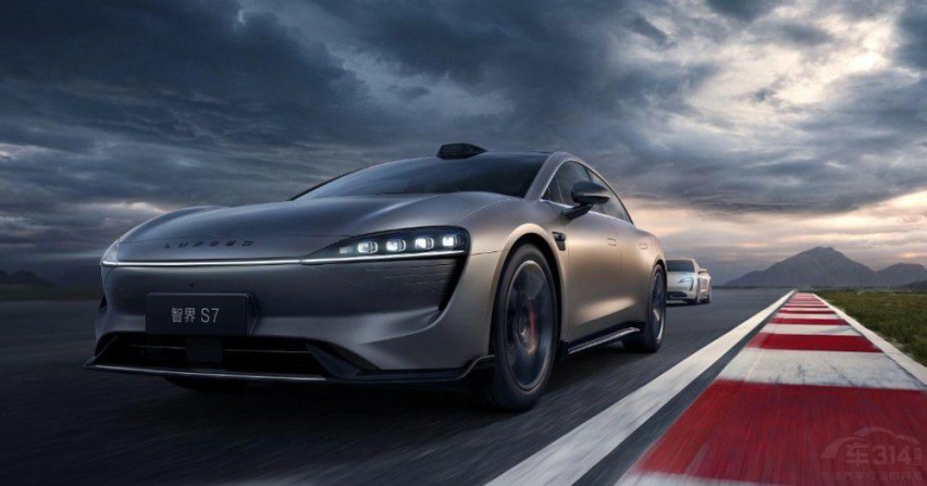 Model 3和智界S7 谁才是纯电轿车之王？