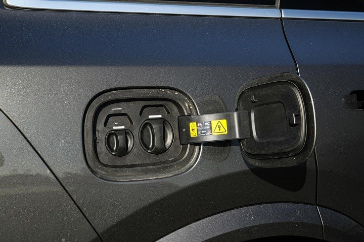理想L7正式上市，整体性能不错，能否击败大降价后的特斯拉Model Y