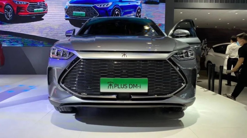 重庆车展丨比亚迪DM-i家族双车上市，DMi车主迎来交付