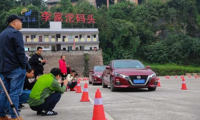 重庆天籁ProPILOT场地试驾，智能科技让出行更便捷