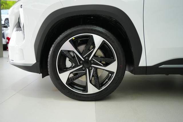 定位中高端插混SUV 京诚跃银河体验中心探店银河L7