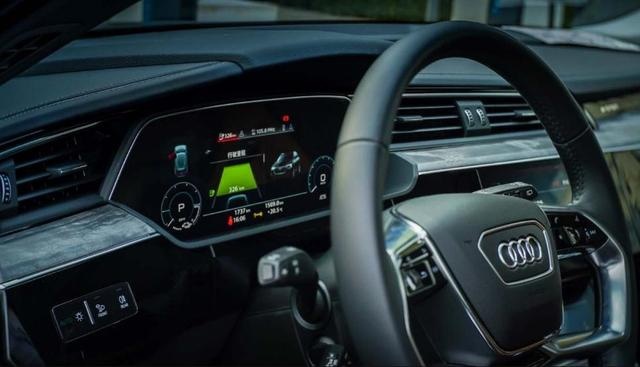 别被续航遮蔽双眼 奥迪 e-tron其实是一款真正的高性能纯电SUV