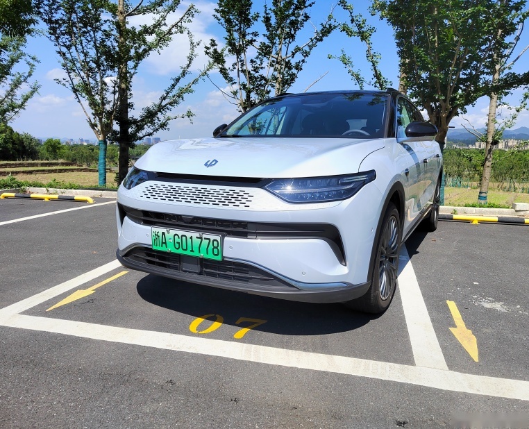 就续航来说，零跑C11增程版才更像一台增程车
