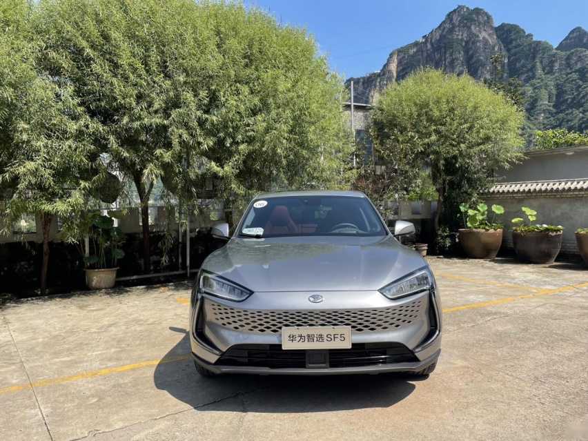 华为技术加持 续航里程超过1000km 试驾赛力斯华为智选SF5