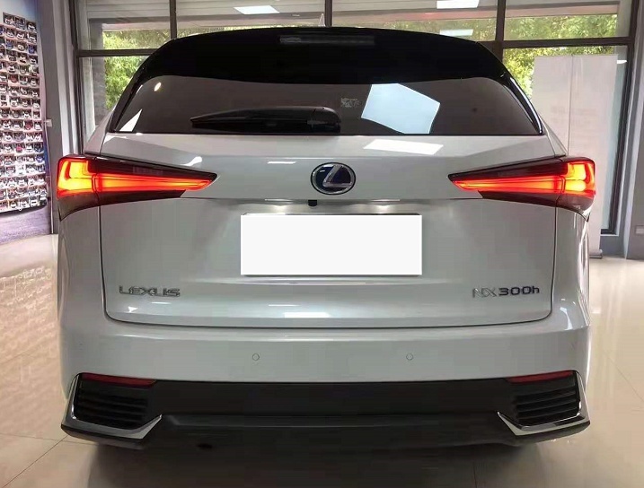 实拍雷克萨斯NX，外观犀利+内饰一般，这轴距能叫中型SUV？