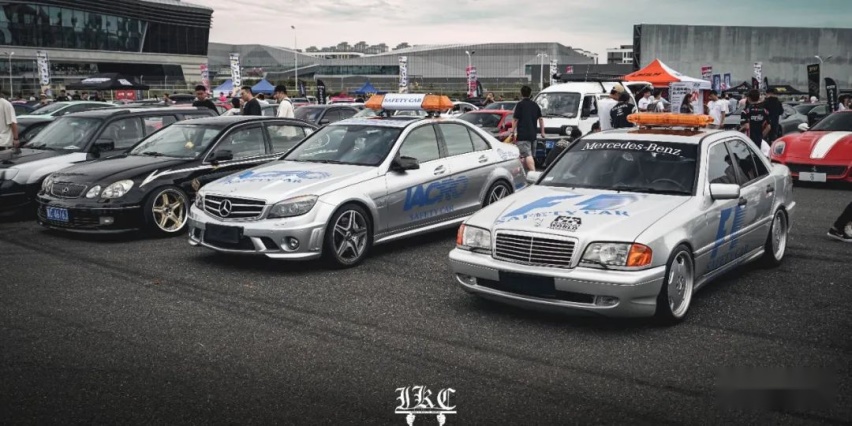 变身成安全车的奔驰AMG C63，这下真是玩出了自己的风格