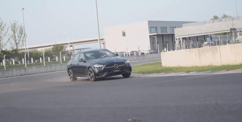 亲测新奔驰C级！全新1.5T，到底是不是弱鸡？