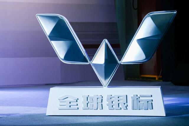 五菱不愧是百姓的衣食父母，推出移动商铺，车内容积超5000L