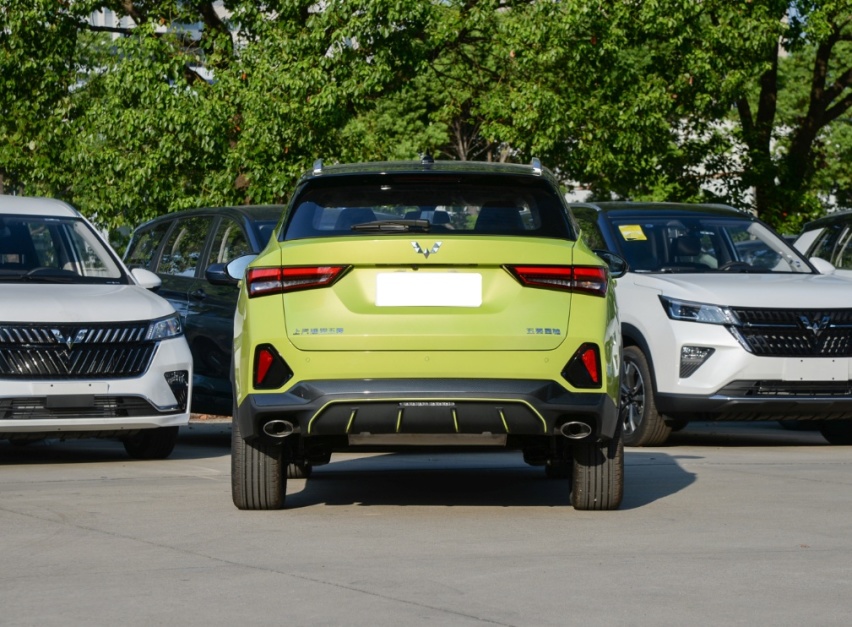 同样都是国产入门SUV，为啥五菱星驰比吉利缤越，还便宜近2万？