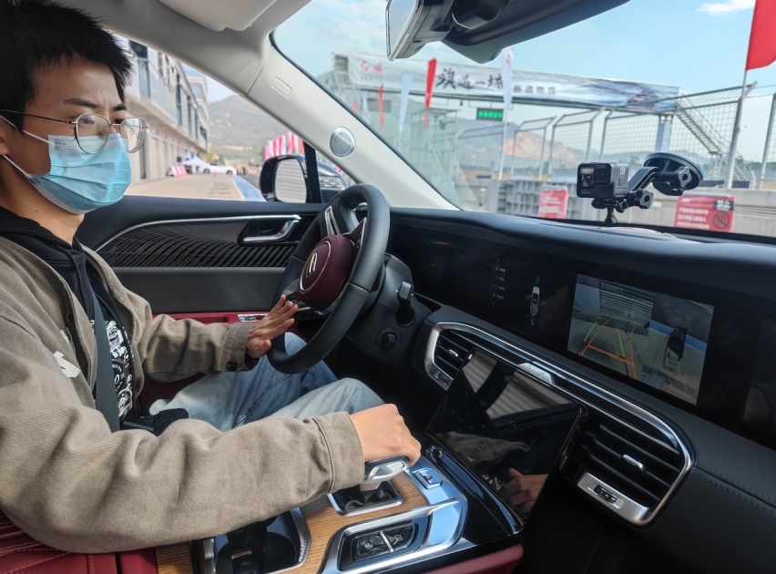 中国豪车天花板跑赛道，真有这么刺激？