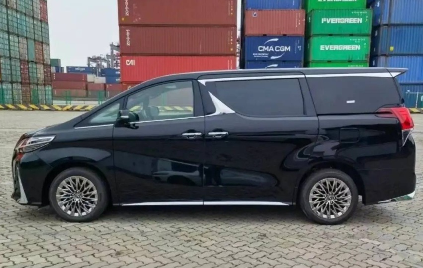 MPV天花板高度再刷新？雷克萨斯LM350曝光，配3.5L V6