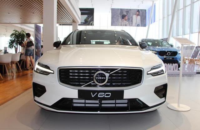 实拍全新沃尔沃V60：都说好看却没有人买，因为槽点实在太多