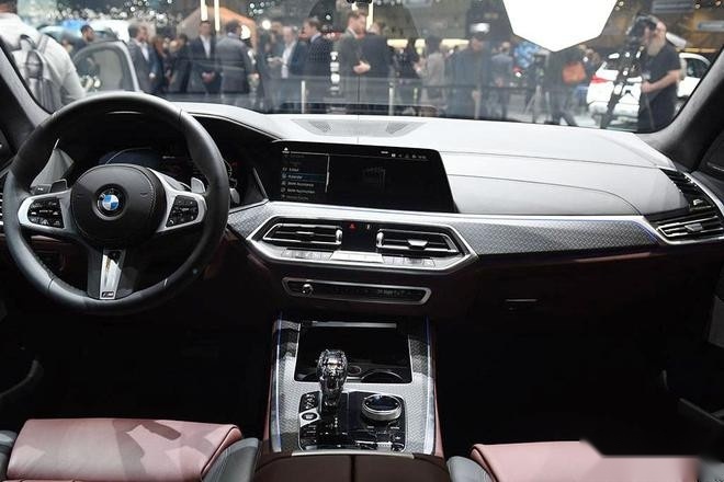全新宝马X5 xDrive45e正式上市，售84.99万