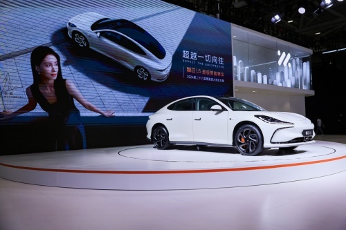 智己L6登陆粤港澳大湾区车展，计划6月将交付5,000台